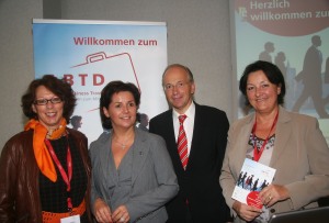 v.l.n.r.: Elo Resch-Pilcik (tma), Martina Grimus (FCmTravel), Prof. Dr. Rudolf Taschner (TU Wien), Christine Hafner (abta)